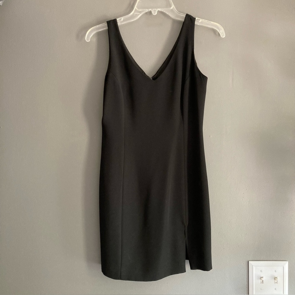 Hugo Buscati Black Sheath Mini Dress V-Neck Sleeveless